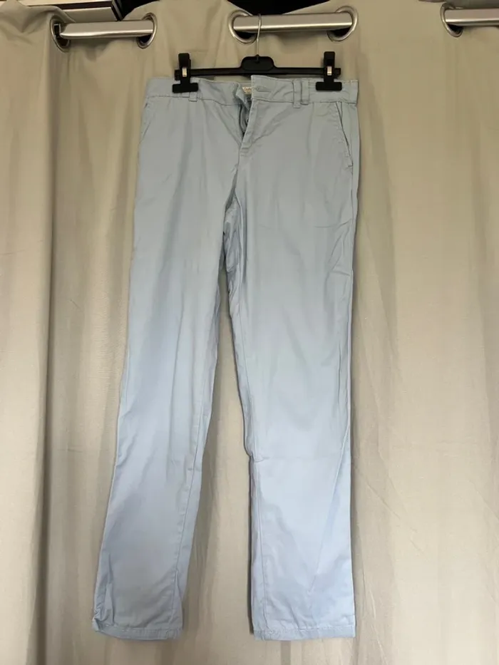 Chino bleu clair