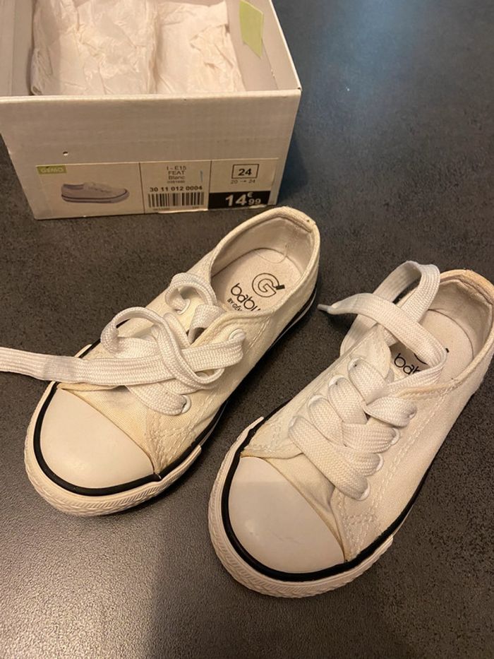 Tennis blanches taille 24