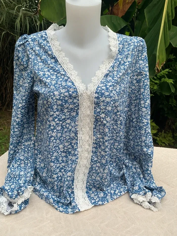 Blouse SHEIN manches longues fleuries taille M - photo numéro 2