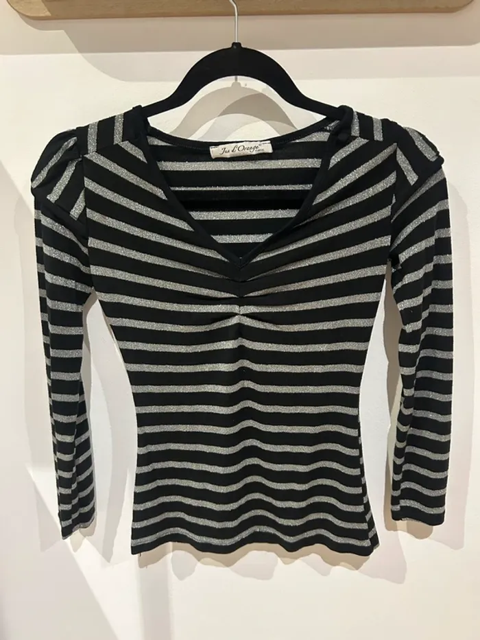 Haut à manche longue noir rayures argenté