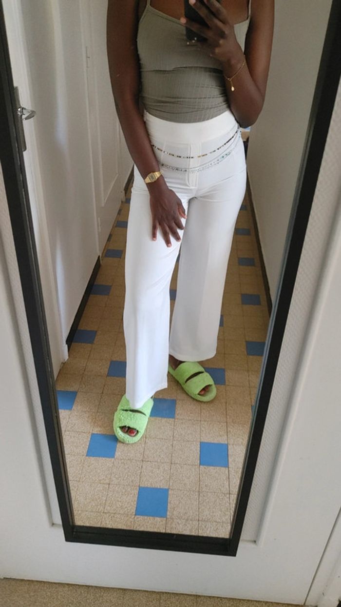 Pantalon blanc jambe droite légèrement extensible