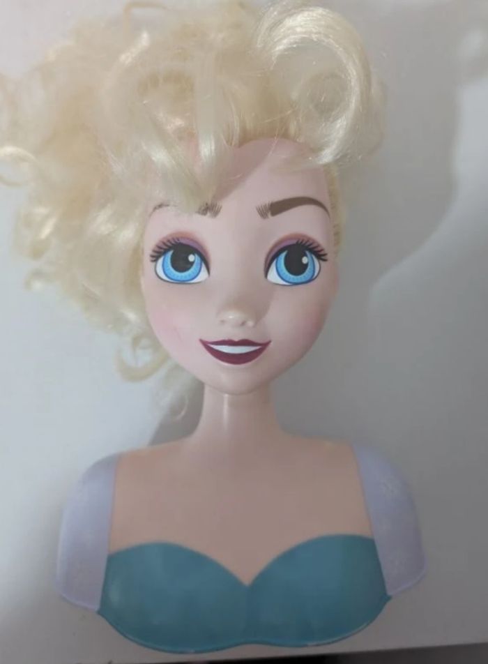 Tête à coiffer reine des neiges