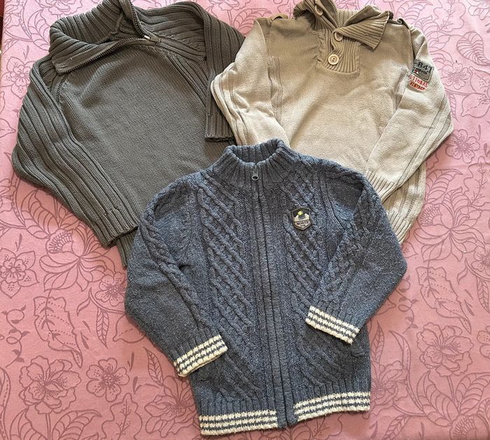 Lot 3 pulls taille 5 ans