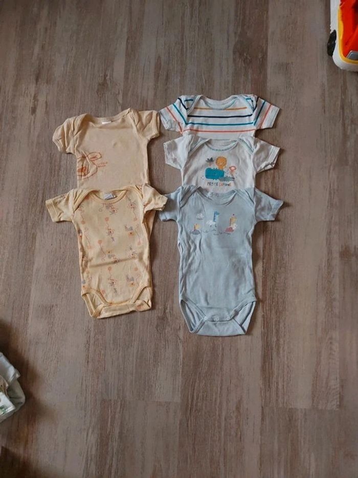 Lot bodies 6 mois