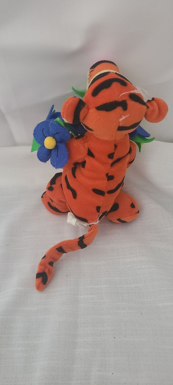 Peluche Tigrou DISNEYLAND Paris Mother's Day Tigger bouquet de fleurs Winnie l'ourson - photo numéro 4