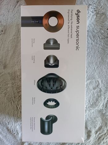 Seche cheveux dyson neuf