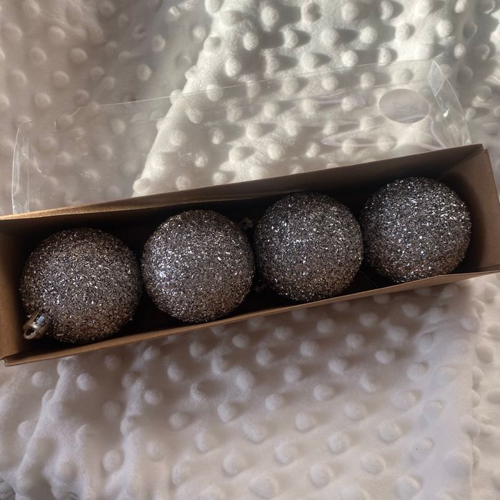✨🎄 Boules de Noël argentées – lot de 4 scintillantes 🎄✨ - photo numéro 3
