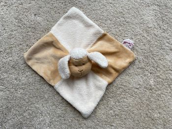 Doudou Bengy mouton plat Beige Blanc Echarpe et Dessous Orange 🌻