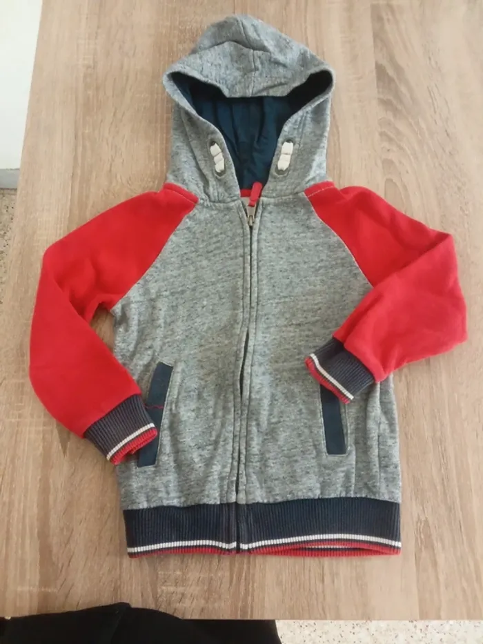 🌹veste 6 ans C& A🌹