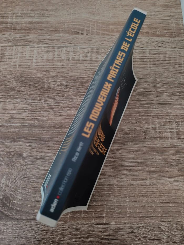 Nico Hirtt ⭐ Les nouveaux maître de l'école - photo numéro 3