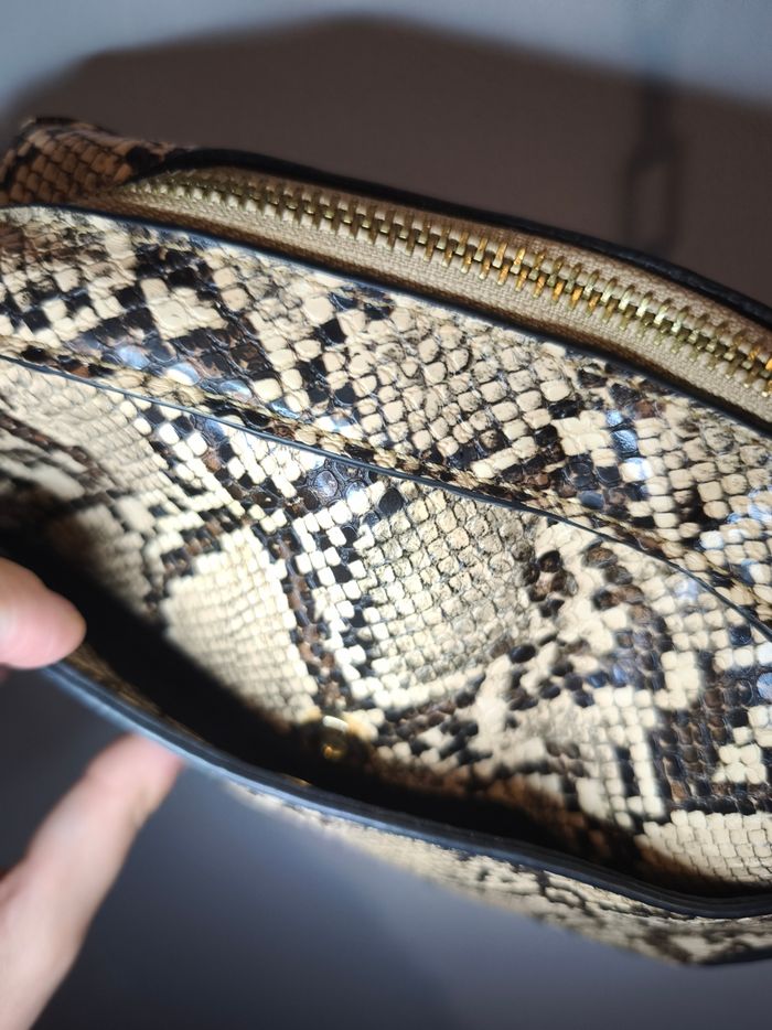 Sac bandoulière effet python DAPHNÉA – Chaîne dorée – impeccable ✨ - photo numéro 9