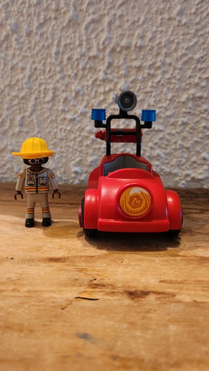Voiture playmobil pompier avec son personnage - photo numéro 2