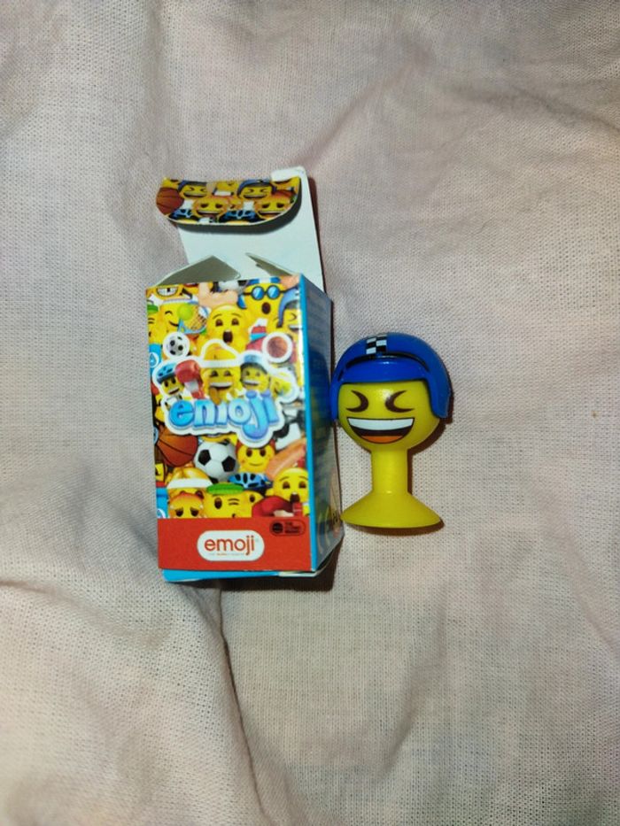 Emoji aldi avec casque bleu