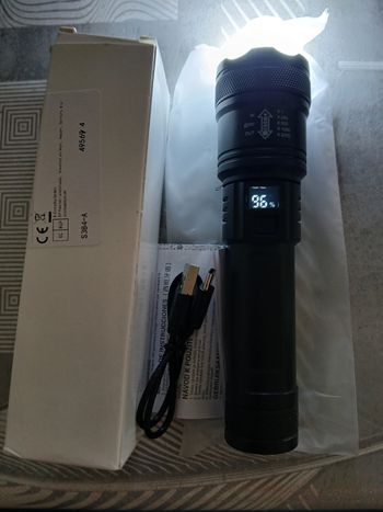 Lampe torche tactique NEUVE