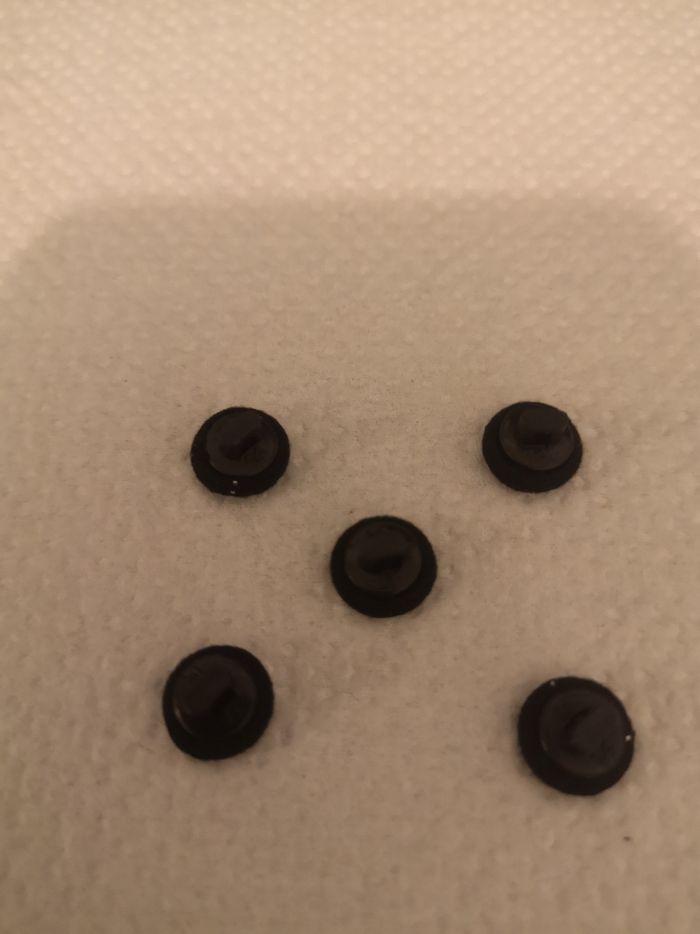 Cinq boutons noirs. Très bon état - photo numéro 4
