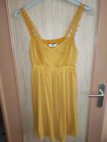 Robe jaune moutarde a bretelles