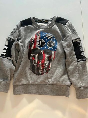 Pull tête de mort taille  8 ans