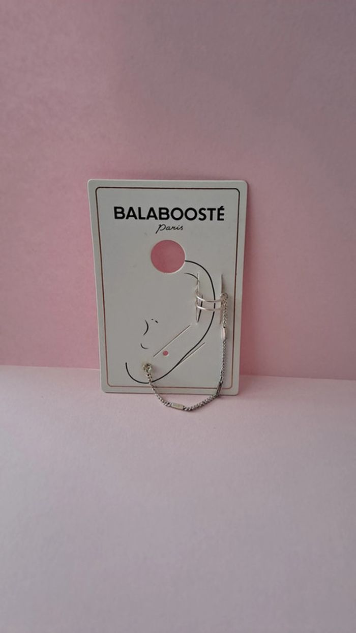 Boucle d'oreille Bala Boosté neuve jamais porté avec emballage de couleur argentée