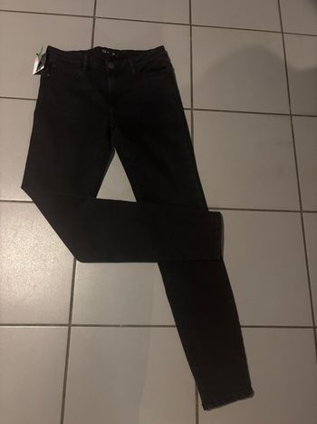 Jean neuf taille 36