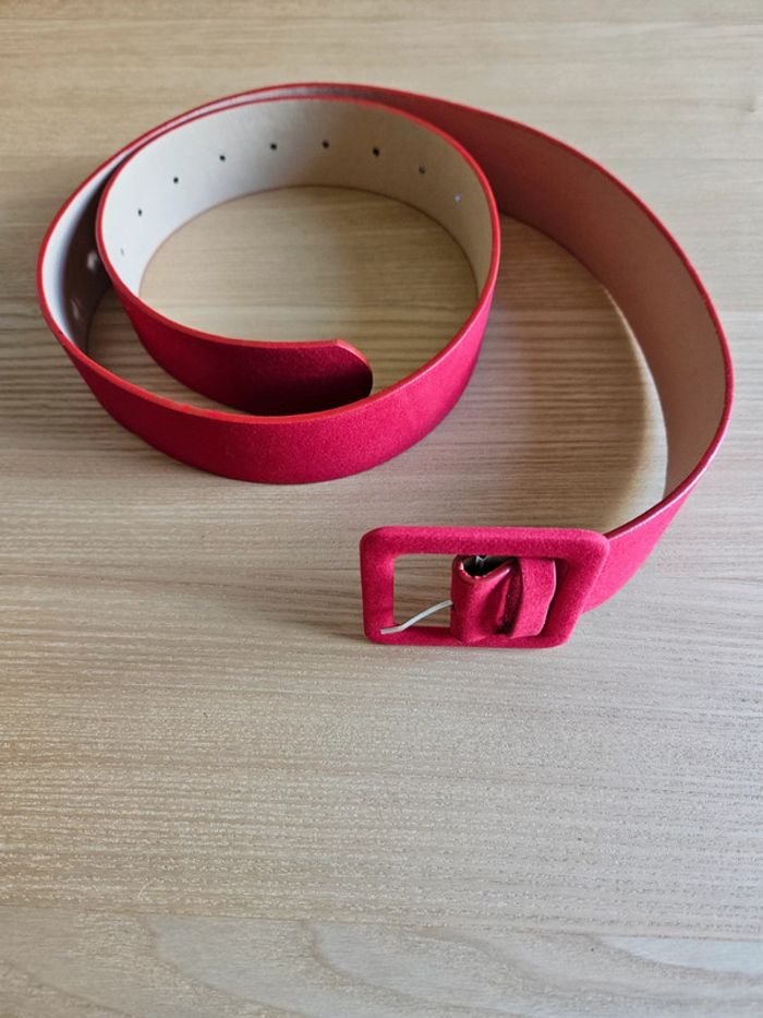 Ceinture rouge daim 100 cm neuve - photo numéro 2