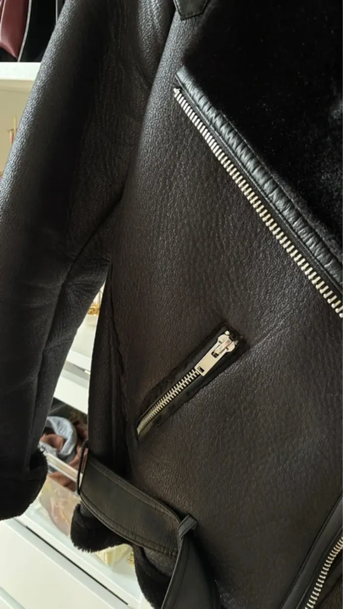Blouson hiver cuir et fourrure Zara - photo numéro 4
