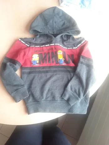 Sweatshirt minions 8 ans