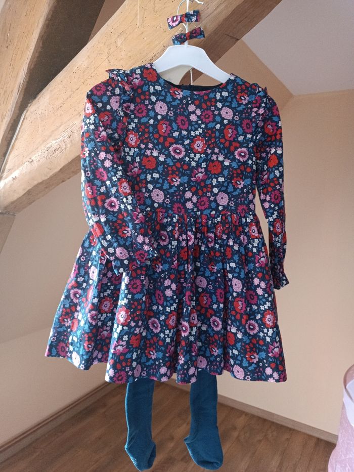 Robe Liberty, barrettes+ collants - photo numéro 2