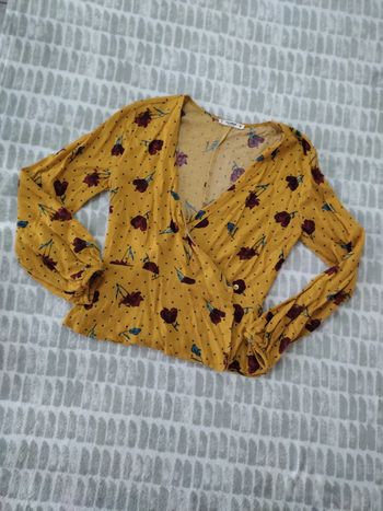 Blouse cardigan gilet cœur croisé jaune ocre fleurs Pull & Bear taille 38