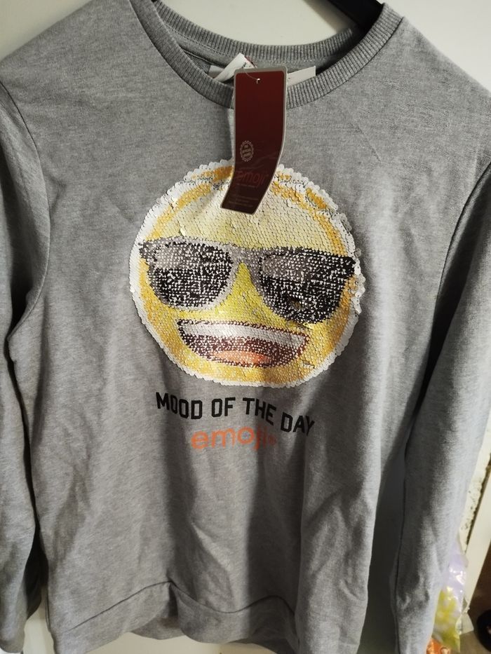 Pull sweat neuf emoji 14 ans