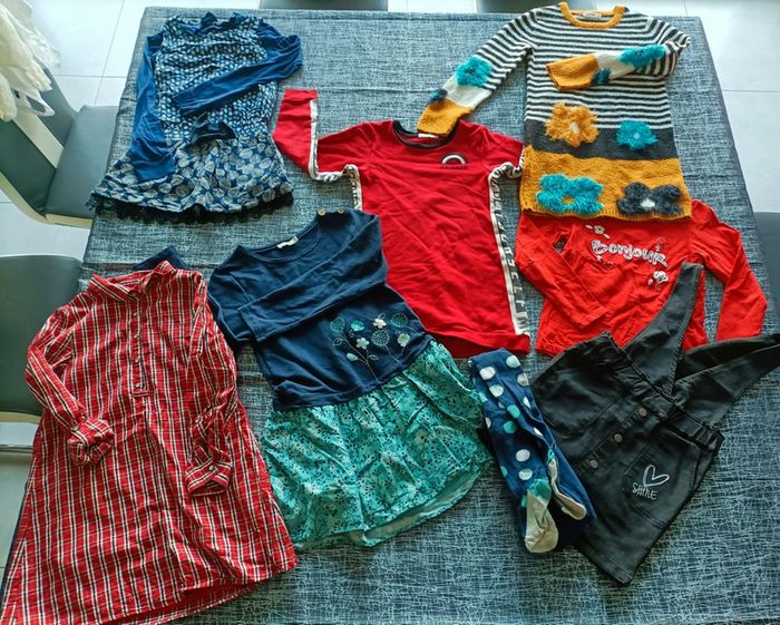Lot 8 ans 6 robe et un tee shirt manche longue