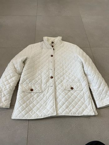 Manteau blanc 3 suisses, bon état mais il y a des traces taille 442//44