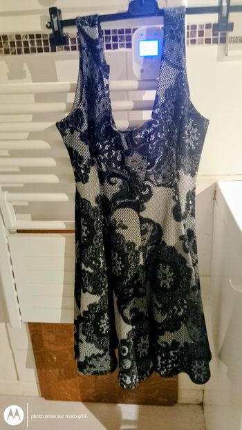 robe d'été , motif dentelle noire