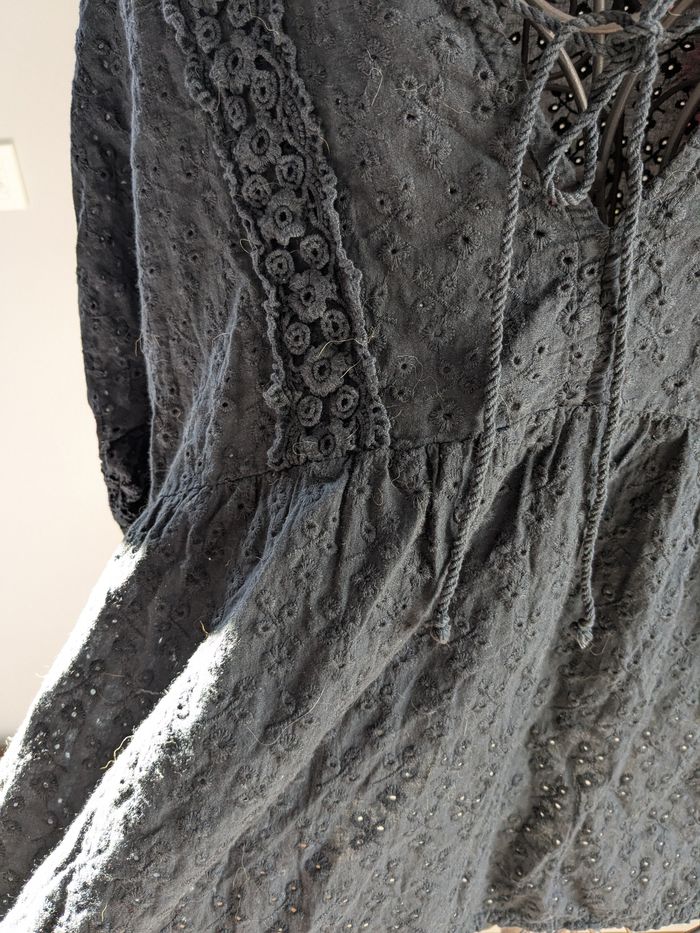 Blouse noire broderie anglaise - photo numéro 2
