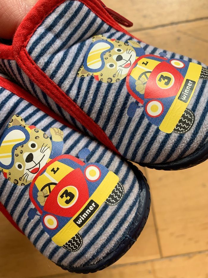 Chaussons taille 18 - photo numéro 4