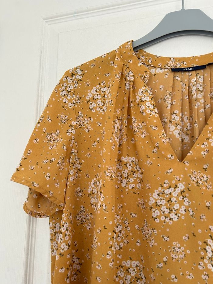Blouse jaune moutarde Kiabi à petites fleurs - photo numéro 2