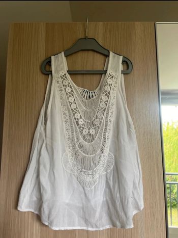 Top blanc avec dos dentelle