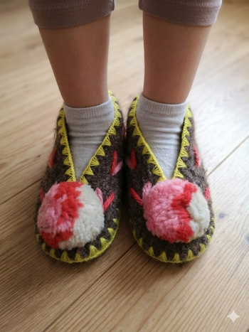 Pantoufle fourrée chaude Taille 27 (occasion bon état)