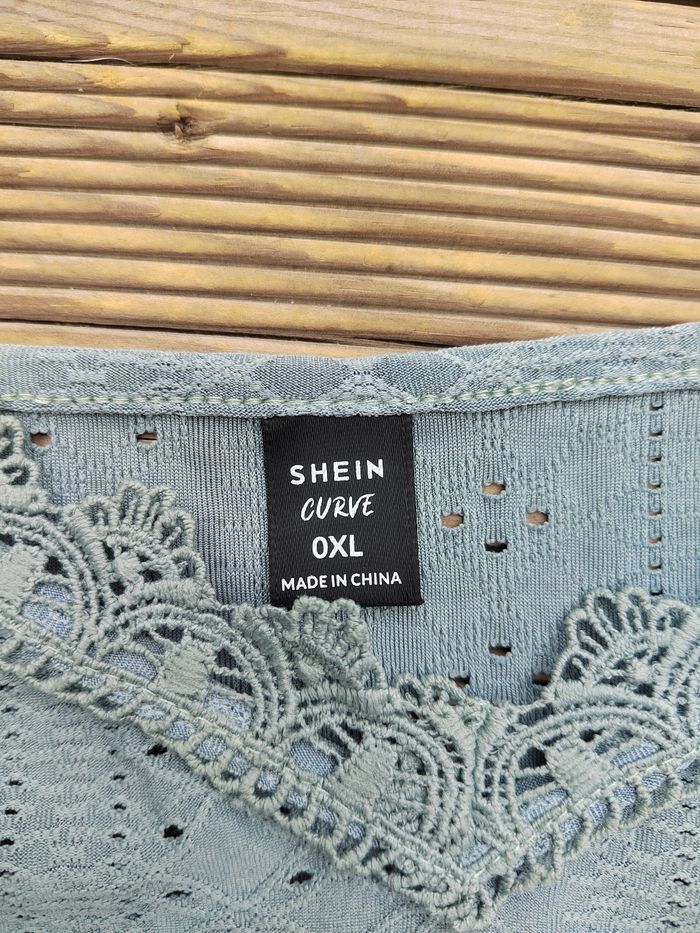 Top à fines bretelles à broderie anglaise – Vert – Shein 44 - photo numéro 7