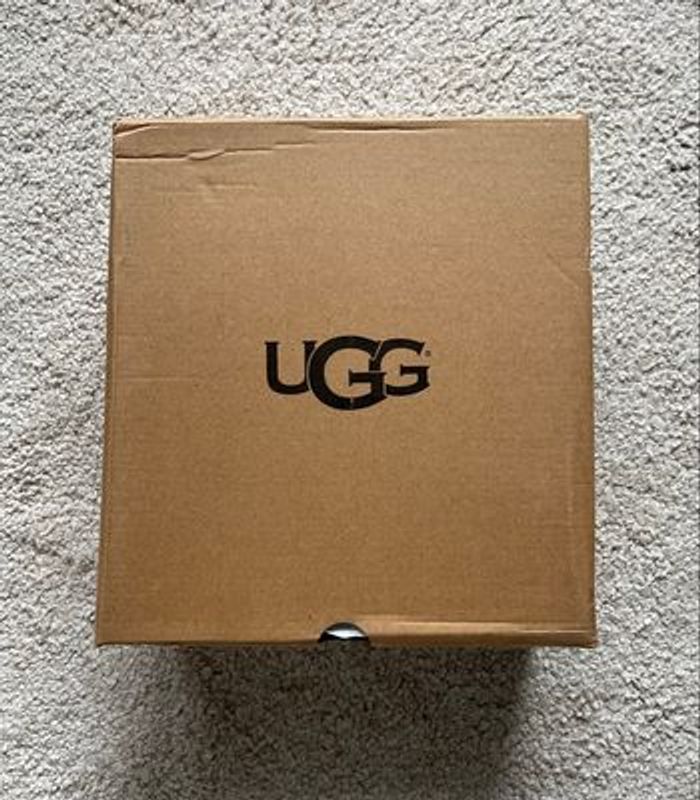 Sabots fourrées UGG Tazz - Taille 38 - Neuves - photo numéro 10