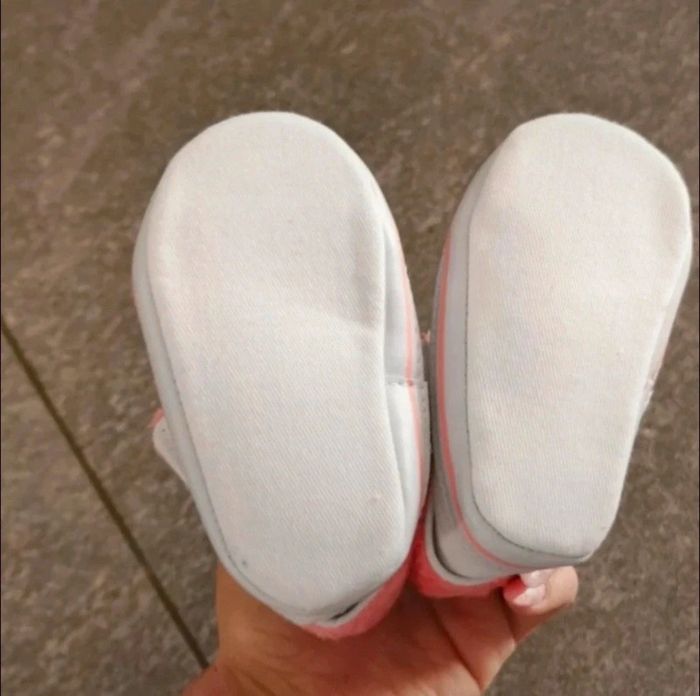 Chaussures chaudes bébé fille 6/12 mois NEUVES - photo numéro 3