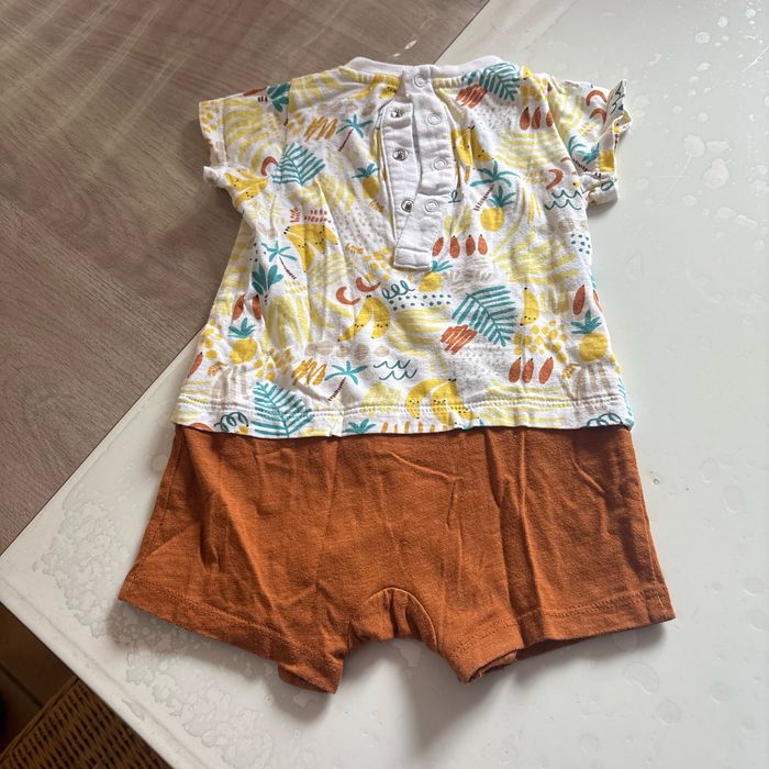 Combi short 3 mois (taille 60 cm) - photo numéro 2