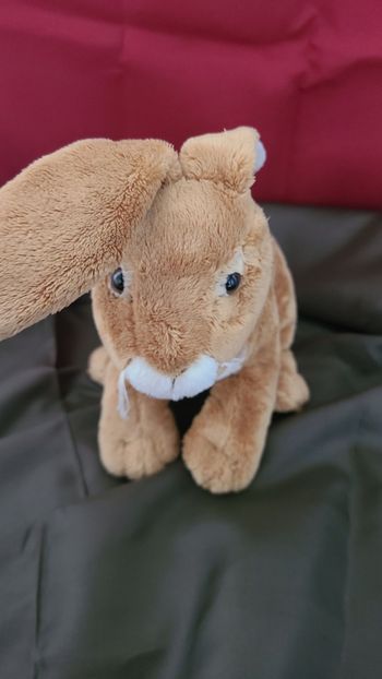 Peluche lapin couché marron et blanc  nicotoy