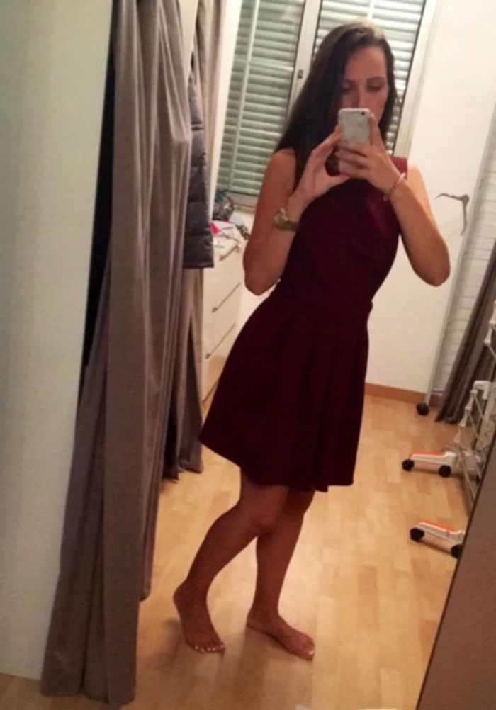 Robe femme dos nu couleur bordeaux taille 36-38