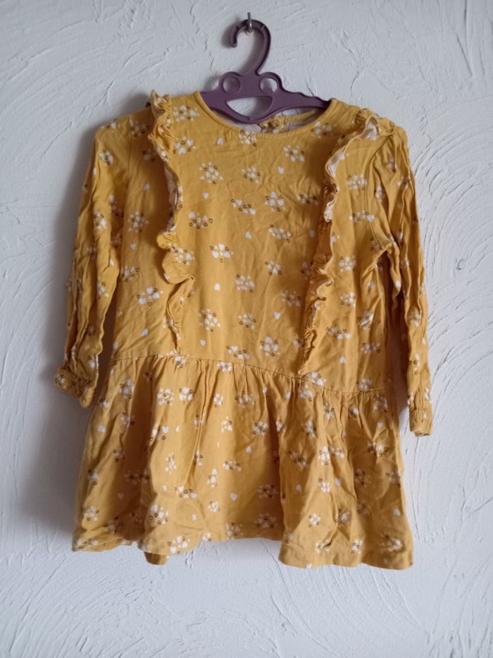 Robe moutarde fleuri