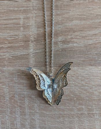 Collier.