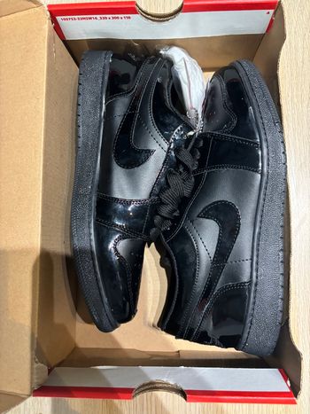 Baskets Nike Air Jordan 1 Low noires – Neuves 