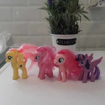 Lot 4 little pony hasbro
