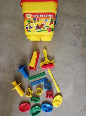 Baril pate à modeler