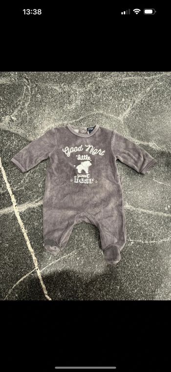 Lot de 4 pyjamas chauds bébé garçon un mois très bon état voir neuf