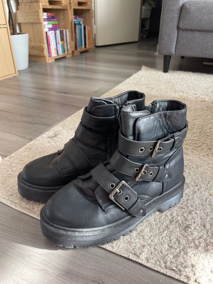 Bottines ranger taille 41 en très bon état